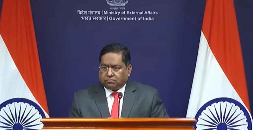 দিল্লিতে প্রধানমন্ত্রীর উপদেষ্টাকে হেনস্তার ব্যাখ্যা দিল ভারত