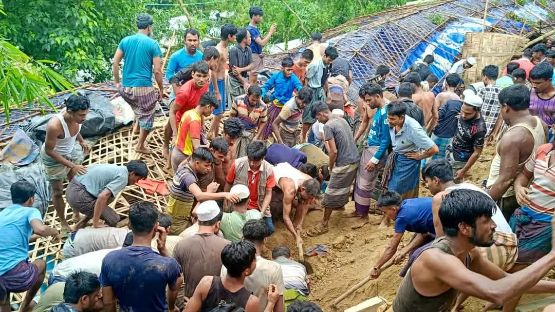 উখিয়ায় পাহাড়ধসের ঘটনায় নিহত বেড়ে ৮, জীবিত উদ্ধার ১৪