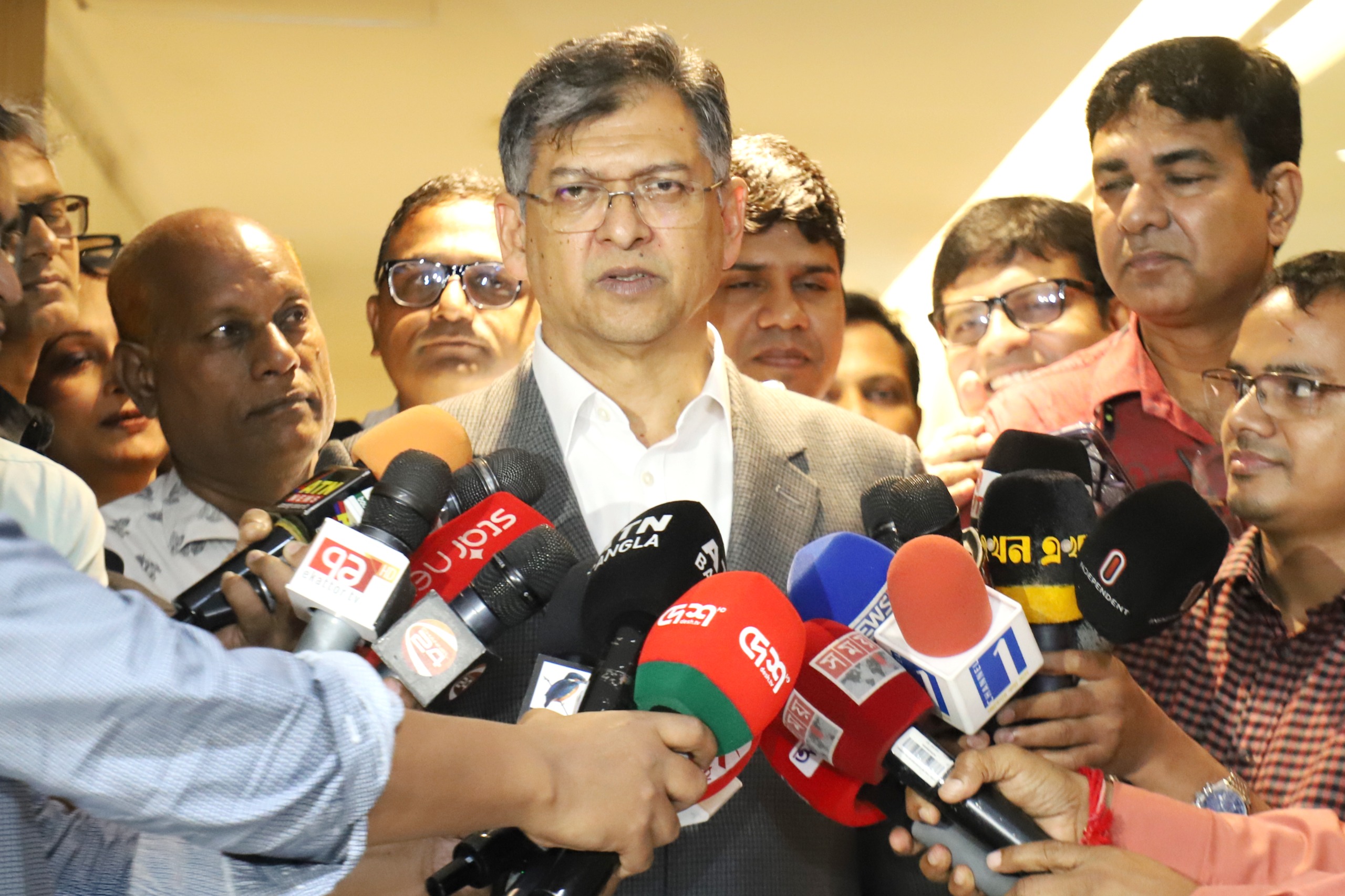 আল-কায়েদা নিয়ে প্রতিবেদন না দেখে পদক্ষেপ নয়: স্বরাষ্ট্রমন্ত্রী আল-কায়েদা নিয়ে প্রতিবেদন না দেখে পদক্ষেপ নয়: স্বরাষ্ট্রমন্ত্রী