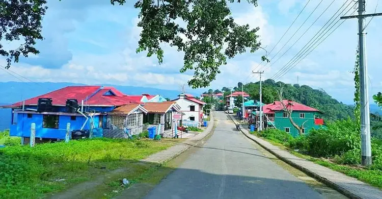 সাজেকে ফের অবরোধ, সরানো হলো ২,৯৩৩ পর্যটক সাজেকে ফের অবরোধ, সরানো হলো ২,৯৩৩ পর্যটক